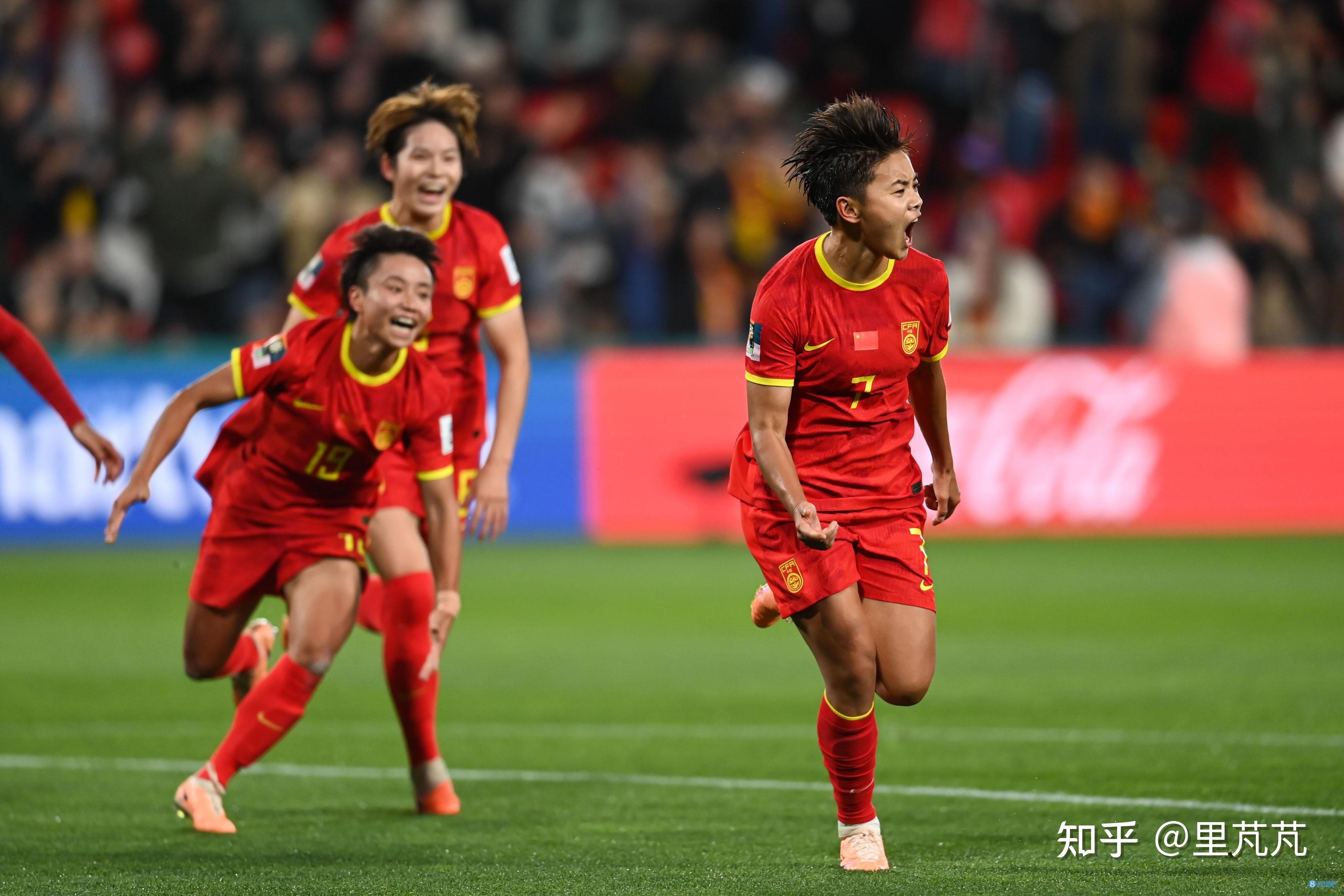热力奔腾：女子足球比赛迷人至极的简单介绍