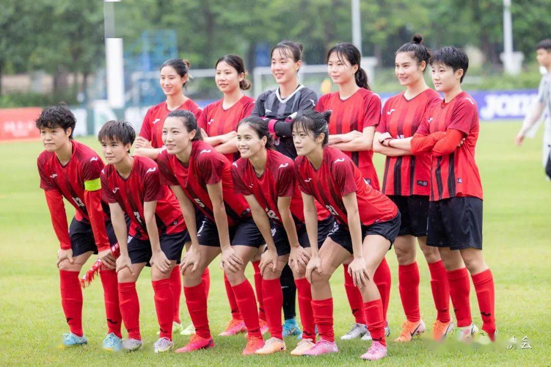 盛大女足赛事，吸引大批球迷前往观赏(女足比赛2021)