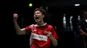 678体育app下载-国羽一哥拒翻车！决胜局一波流石宇奇2-1伍家朗进8强